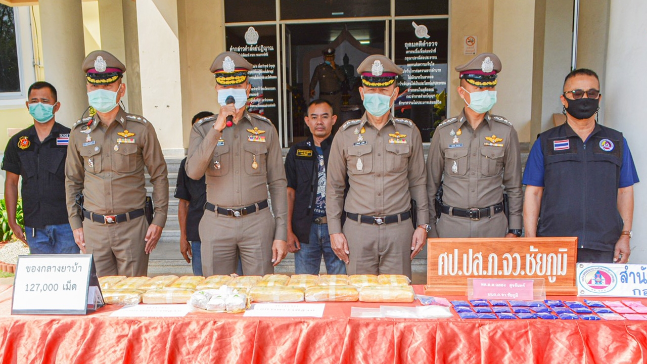 ภ.3 สั่ง ตร.ชัยภูมิลุย บุกรวบผู้ต้องหา ยึดยาบ้า 1.2 เม็ด ไอซ์ 193 กรัม