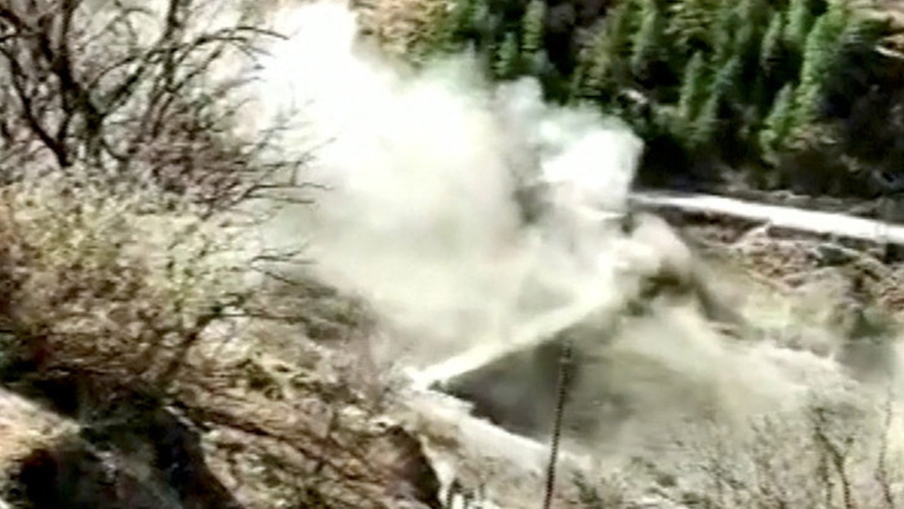 ธารน้ำแข็งหิมาลัยแตกชนเขื่อนอินเดียพัง ทำน้ำหลากดับแล้ว 7 ศพหายอีกอื้อ