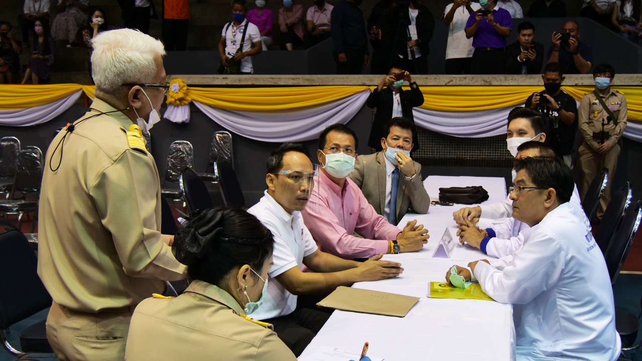 สมัครเลือกตั้ง สท.-นายกนครเชียงใหม่วันแรกคึกคัก มาพร้อมกัน 6 ราย