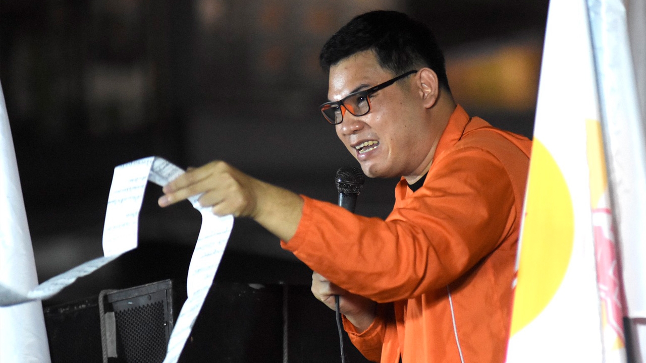 “ครูใหญ่” ปราศรัยแยกราชประสงค์ ลั่น แม้ต้องเข้าเรือนจำก็คุ้มแล้วที่ได้ทำ