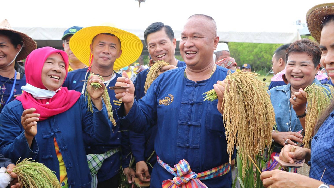 มทภ.4 ร่วมกิจกรรม "พลิกนาร้าง เป็นนารักษ์" เสริมสร้างชุมชนเข้มแข็ง