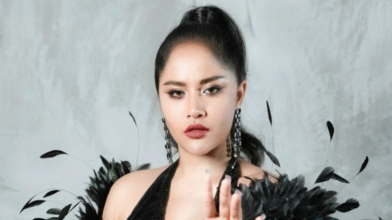 “กานดา อาร์สยาม” ส่งเพลงแซ่บ “อย่าตามหารักแท้จากผัวคนอื่น” ตอกโลกใบที่ 2 (คลิป)