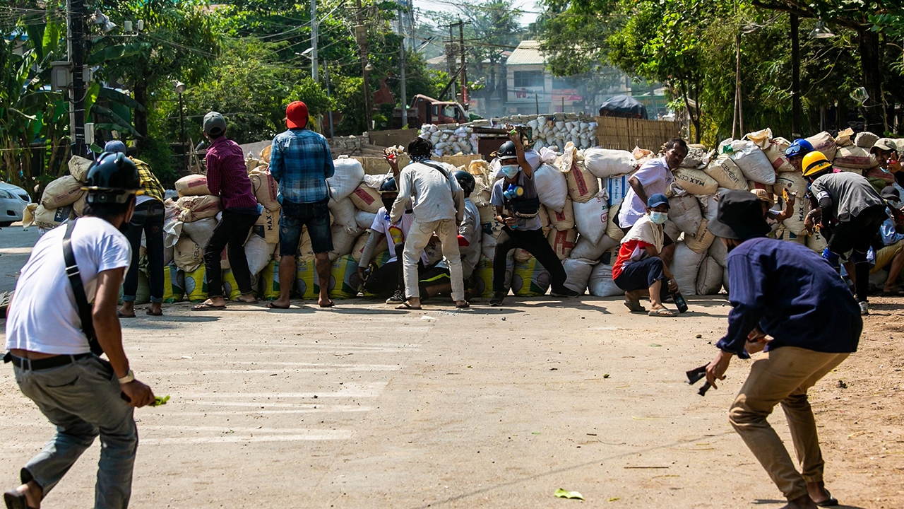 ประท้วงพม่าตายพุ่ง 250 ศพ เจ้าหน้าที่ทูตแห่อารยะขัดขืน