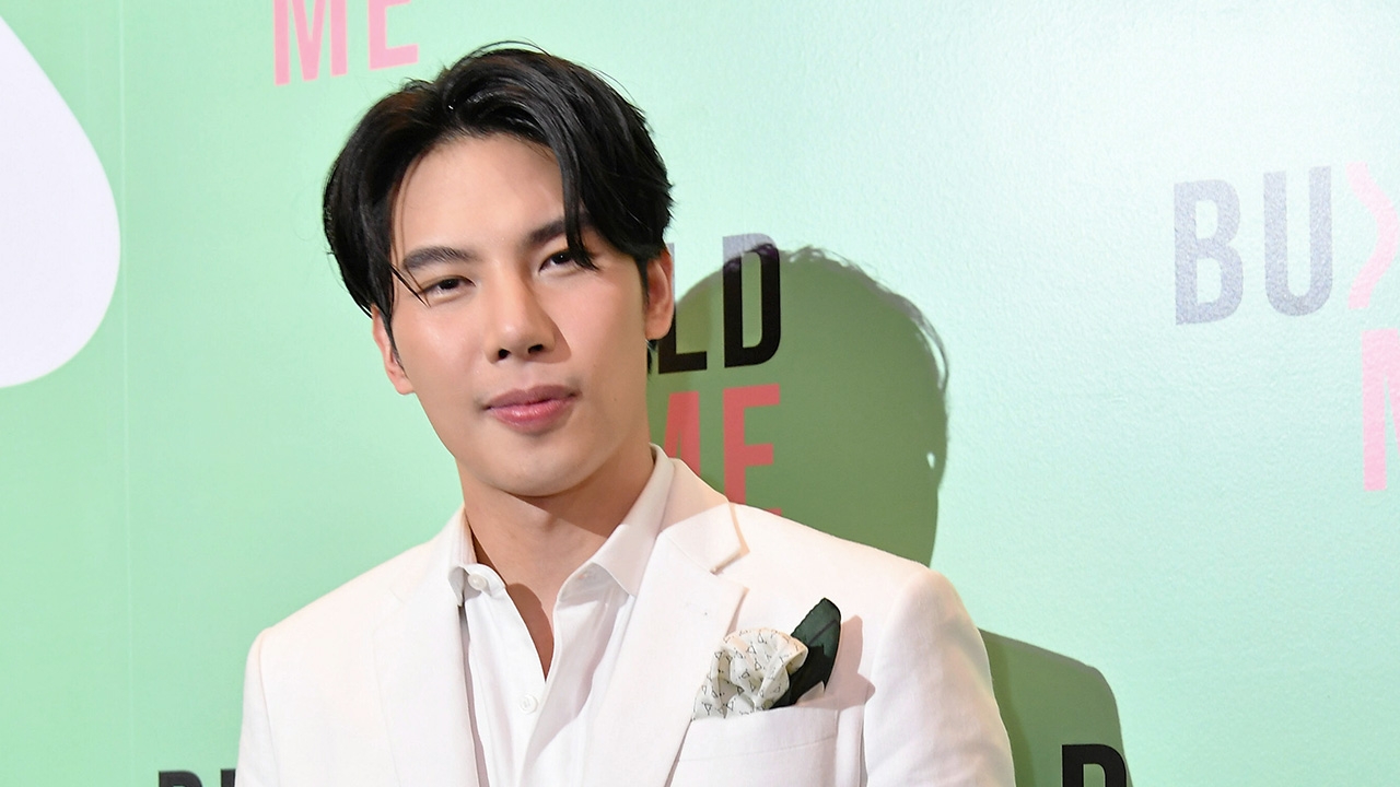 มือลั่นเป็นเหตุ “แม็กซ์” แอ่นอกยอมรับคบ “มุก” จริง ปัดทำบ้าน “คู่จิ้น” พัง 