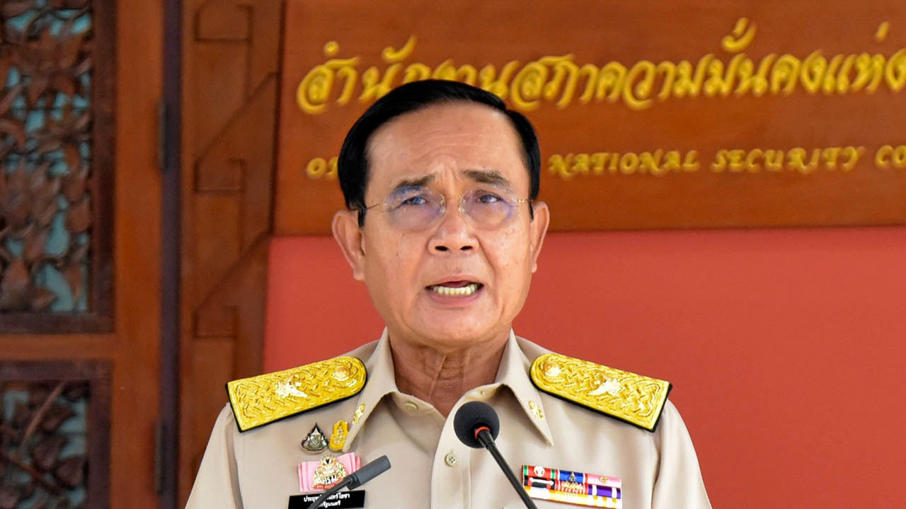 นายกฯ ห่วงสื่อโดนลูกหลง ย้ำเตือนก่อนคุมพื้นที่ ฉุน ไม่เห็นหรือตำรวจถูกกระทำ