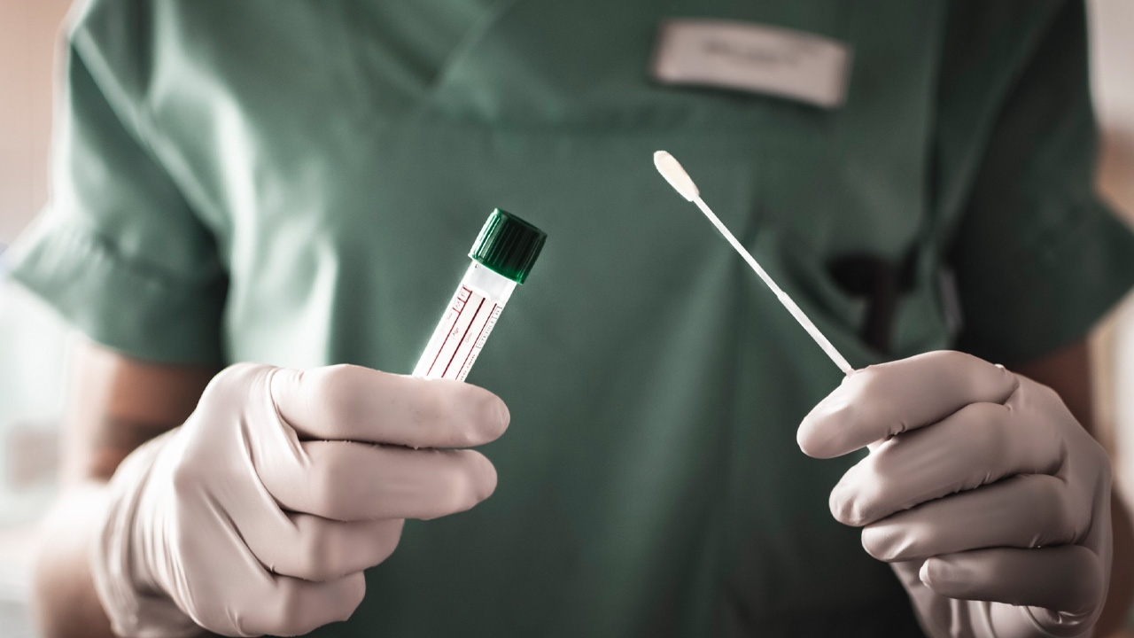 สธ. เผย พบผู้ติดเชื้อเกือบ 400 ราย ในสำนักงานตรวจคนเข้าเมืองบางเขน-สวนพลู