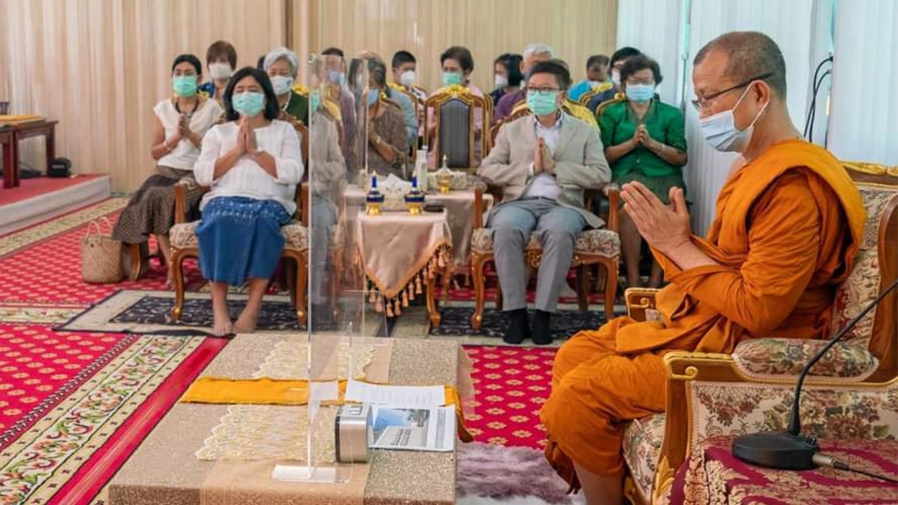 พระธรรมโพธิวงศ์ นำเจริญพระพุทธมนต์เป็นสิริมงคลแก่ ชาตรี อรรจนานันท์ ก่อนไปรับตำแหน่ง