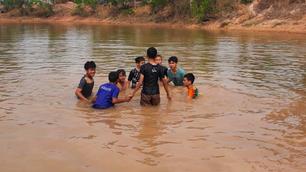 แฉไม่มีการเช็กชื่อ ลูกเสือม.3 เข้าฐานมุดน้ำจมดับ แม่ลั่นเอาถึงติดคุก