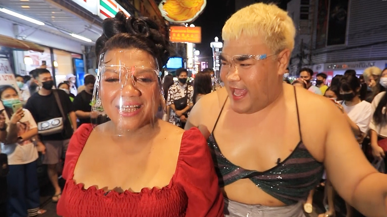 พระมหาเทวีเจ้า เที่ยวบางกอกครั้งแรก เยาวรุ่น ไหว้สา ต้อนรับสุดถนน (คลิป)