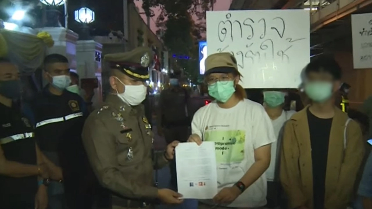 แนวร่วมธรรมศาสตร์ฯ ยื่นจดหมายจี้ ตร. ไม่ขวางทางนักเรียนเดินทางไปสอบ