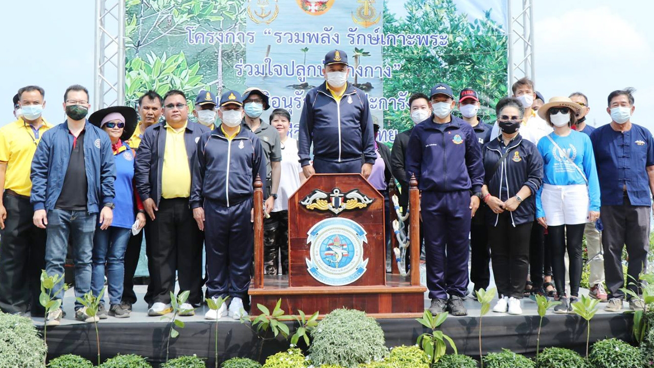 ทร. จัดกิจกรรม "รวมพลัง รักษ์เกาะพระ" หวังป้องกันชายฝั่ง เก็บขยะใต้น้ำ