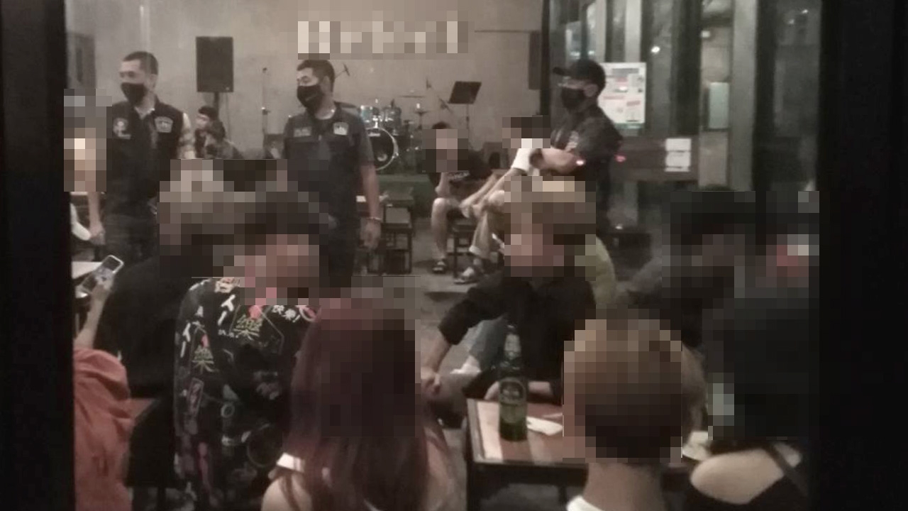 บุกผับดัง เซอร์ไพรส์นักเที่ยว รวบ 27 โจ๋ ฟันผิดเจ้าของ-จ่อปิดร้าน