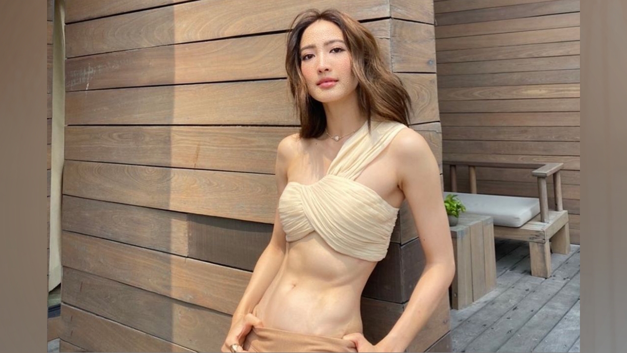 “แต้ว-ณฐพร” โพสท่าถ่ายภาพให้เห็นกล้ามหน้าท้องแบบชัดๆ โชว์ถึงความสตรอง