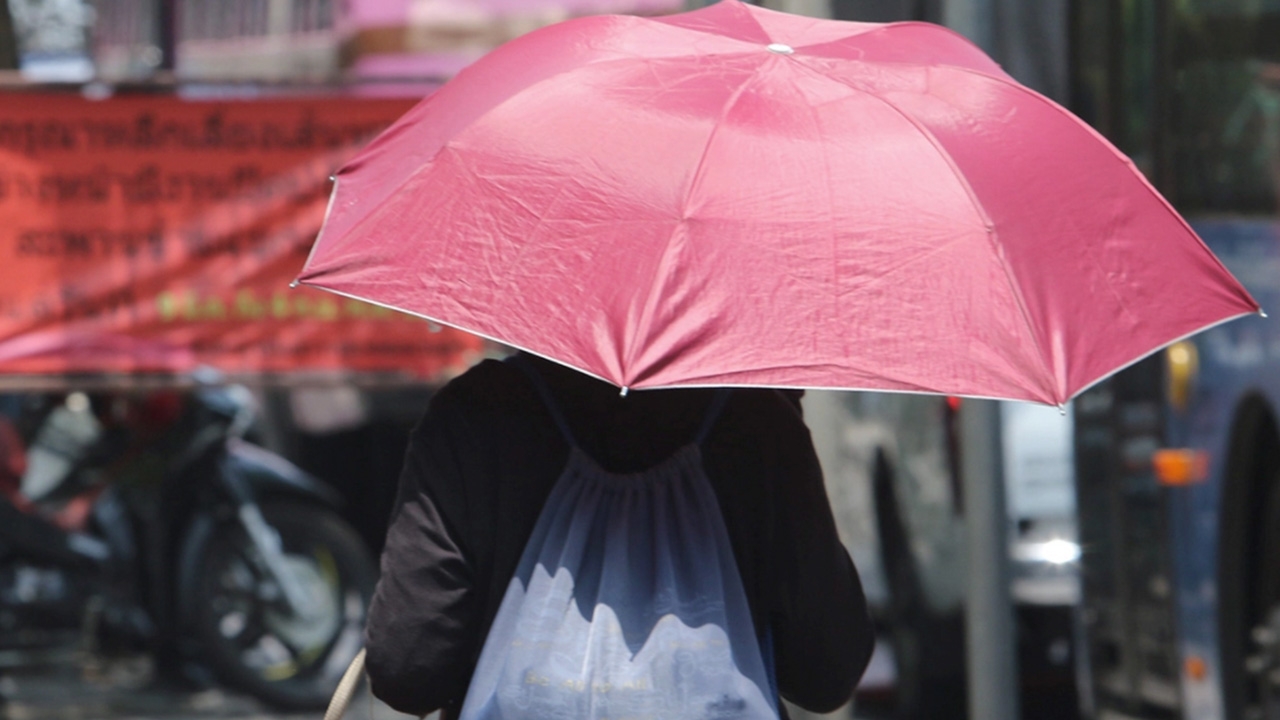สภาพอากาศวันนี้ ไทยร้อนระอุ ฟ้าหลัวตอนกลางวัน เจอฝนทั่วทุกภาค