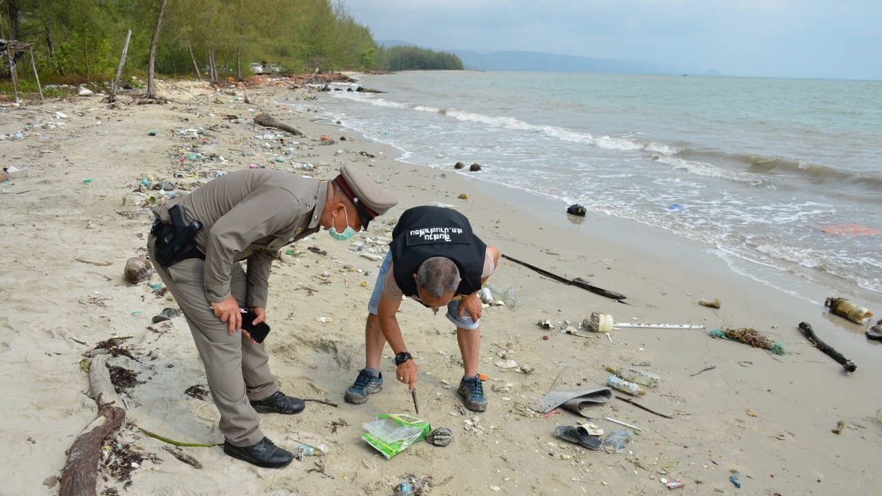 พบ 'ไอซ์' ลอยติดหาดทรายงาม 4 จุด 3 กก. ย้ำใครเก็บได้แจ้ง ตร.ด่วน