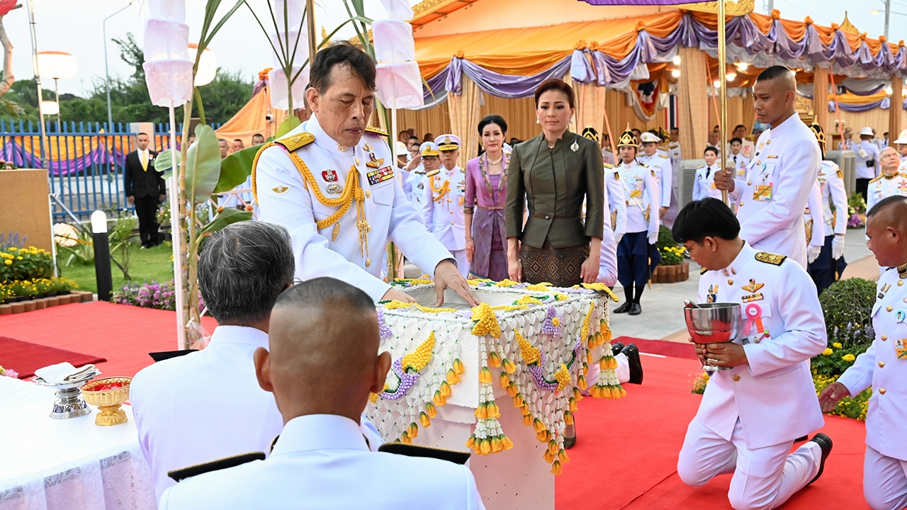 ในหลวงทรงเปิดศาลเยาวชนฯ พระราชินี-เจ้าคุณพระตามเสด็จ