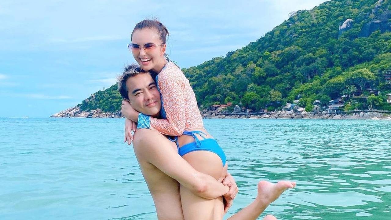 ชาวเน็ตงง เพิ่งเจอ เคลลี่-นาย ควงดินเนอร์สุดสวีต แต่กลับมีข่าวเตียงหัก