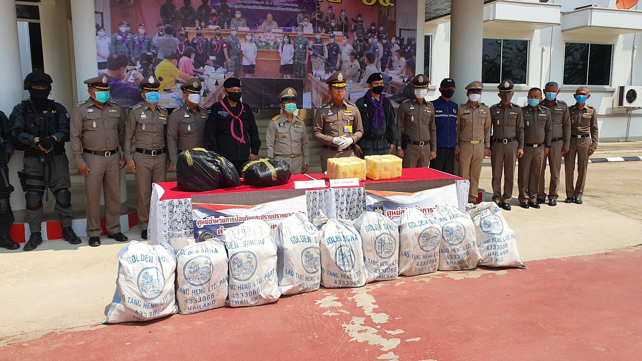 จนท.เลยยึดยาบ้ากว่า 2 ล้านเม็ดริมแม่น้ำเหือง ส่วนคนร้ายว่ายน้ำหนีไปได้