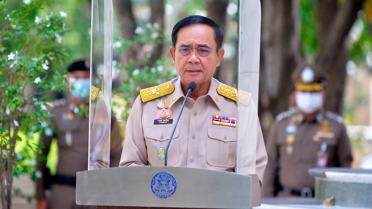 นายกฯ ฉุน โต้เคลียร์หมู่บ้านทะลุฟ้าก่อนถ่ายภาพ ครม. ลั่น อดทนหลายอาทิตย์