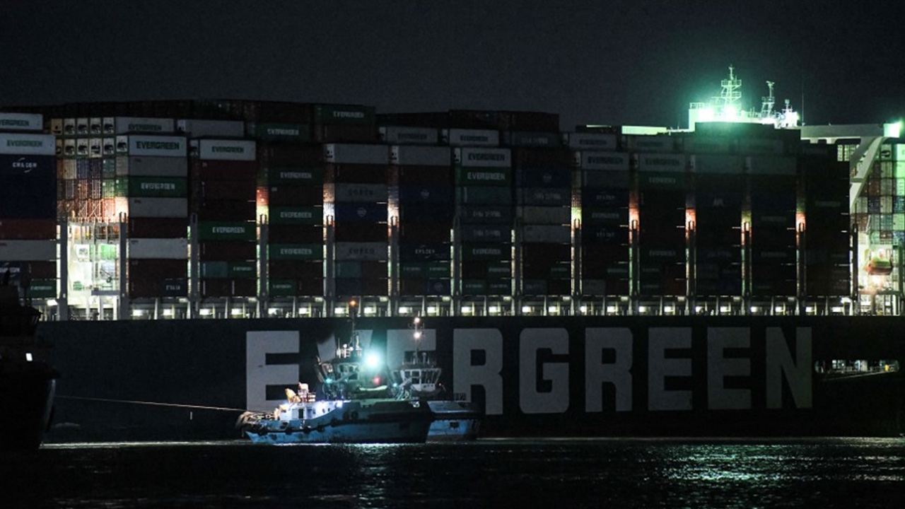 เฮลั่น 'ซุปเปอร์ฟูลมูน น้ำขึ้นเป็นใจ' กู้เรือยักษ์ขวางคลองสุเอซสำเร็จแล้ว