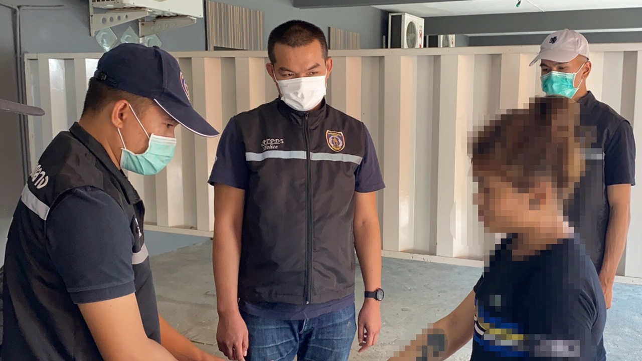 ปคม.จับแม่เล้าวัยรุ่น ลวงสาว 16 มาขายบริการ คาม่านรูดที่ อ.บ้านโป่ง