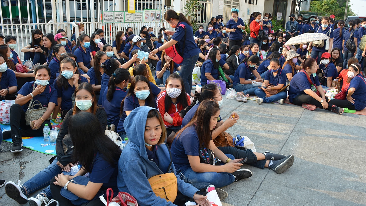 แรงงาน-ประกันสังคม ช่วยเหลือสาวฉันทนาโรงงานชุดชั้นในนับพัน ตกงานสายฟ้าแลบ