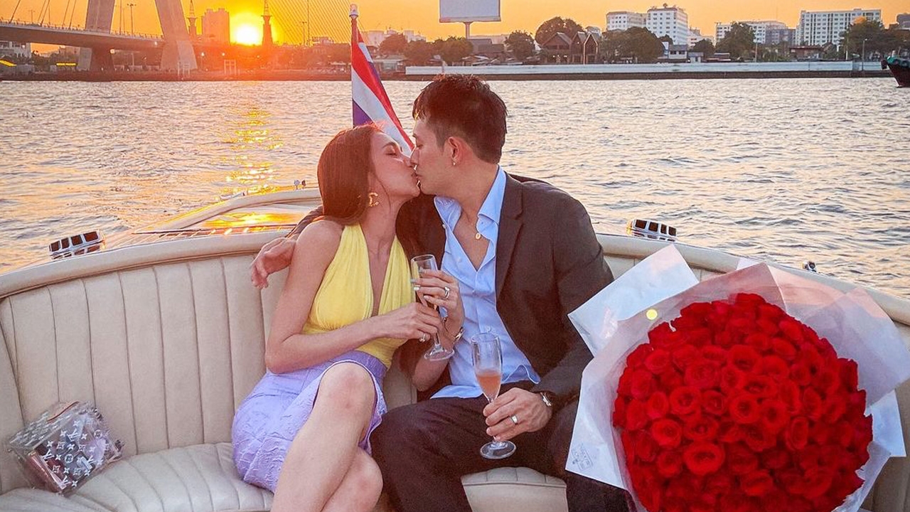 เนย โชติกา โชว์สวีตสามีกลางเจ้าพระยา ล่องเรือฉลองรักครบรอบ 12 ปี