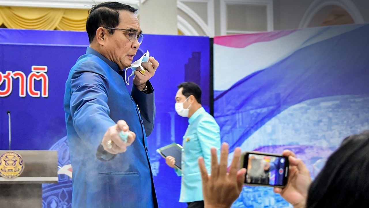 เมื่อ "สเปรย์แอลกอฮอล์" อยู่ในมือของคนที่เป็นผู้นำประเทศไทย