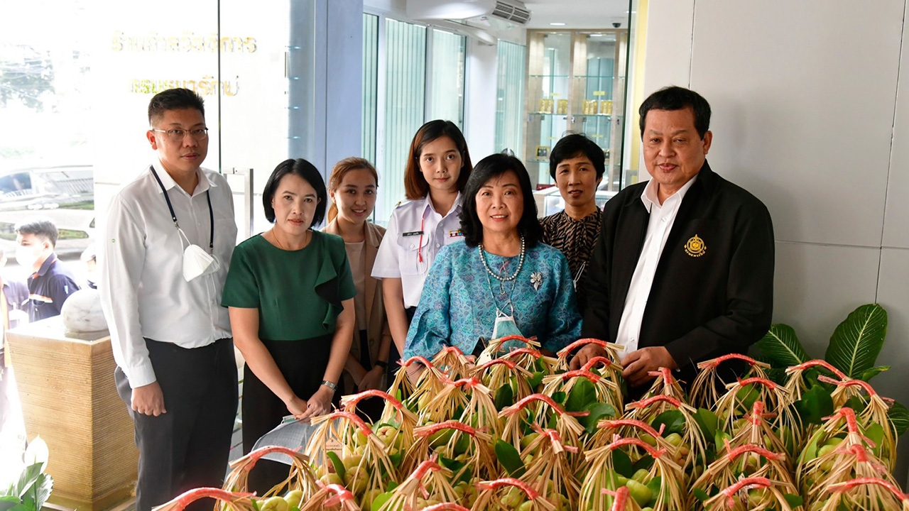 กรมธนารักษ์ เปิดตลาด Pre-Order ชมพู่เพชร หนุนช่วยชาวสวนให้มีรายได้