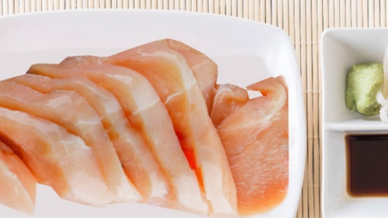 กรมอนามัย เตือน "ซาชิมิอกไก่ดิบ" อันตรายกว่าที่คิด เสี่ยงรับเชื้อแบคทีเรีย