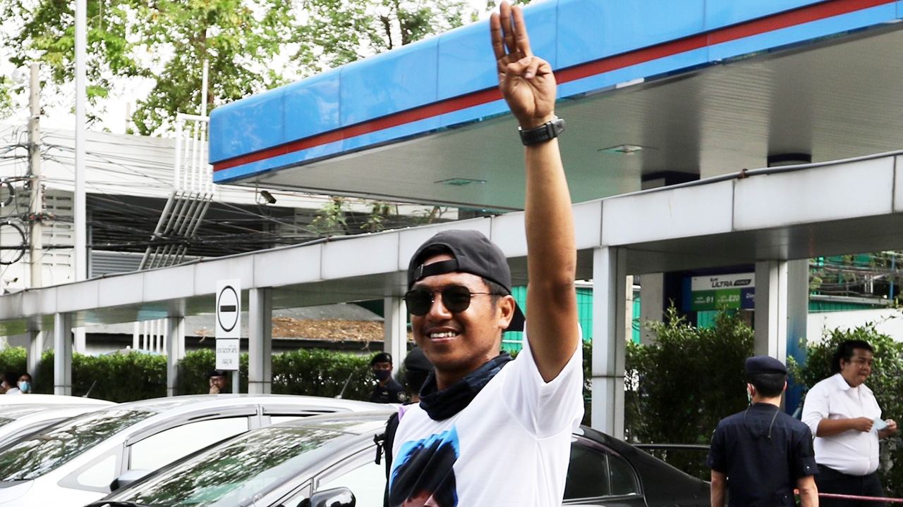 "ไผ่ ดาวดิน" โพสต์เฟซบุ๊ก ศาลไม่ให้ประกัน "ไผ่-ไมค์-รุ้ง" สู้ๆนะทุกคน