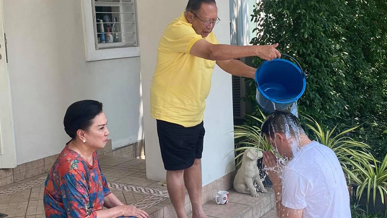 "พุทธิพงษ์" โพสต์ภาพกราบพ่อแม่ ระบุไม่เสียใจในสิ่งที่ทำด้วยสติ