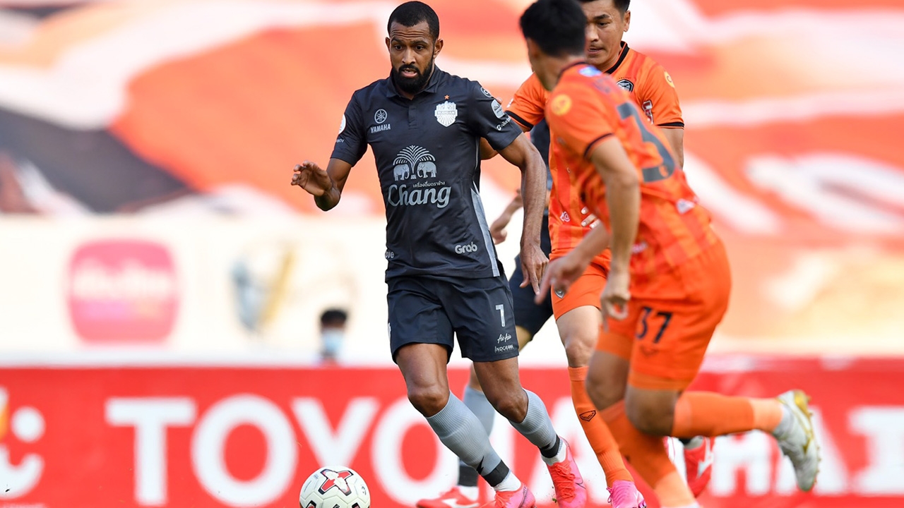 “บุรีรัมย์ฯ” บุกถล่ม “นครราชสีมา” ขาดลอย 3-0 ศึกไทยลีก