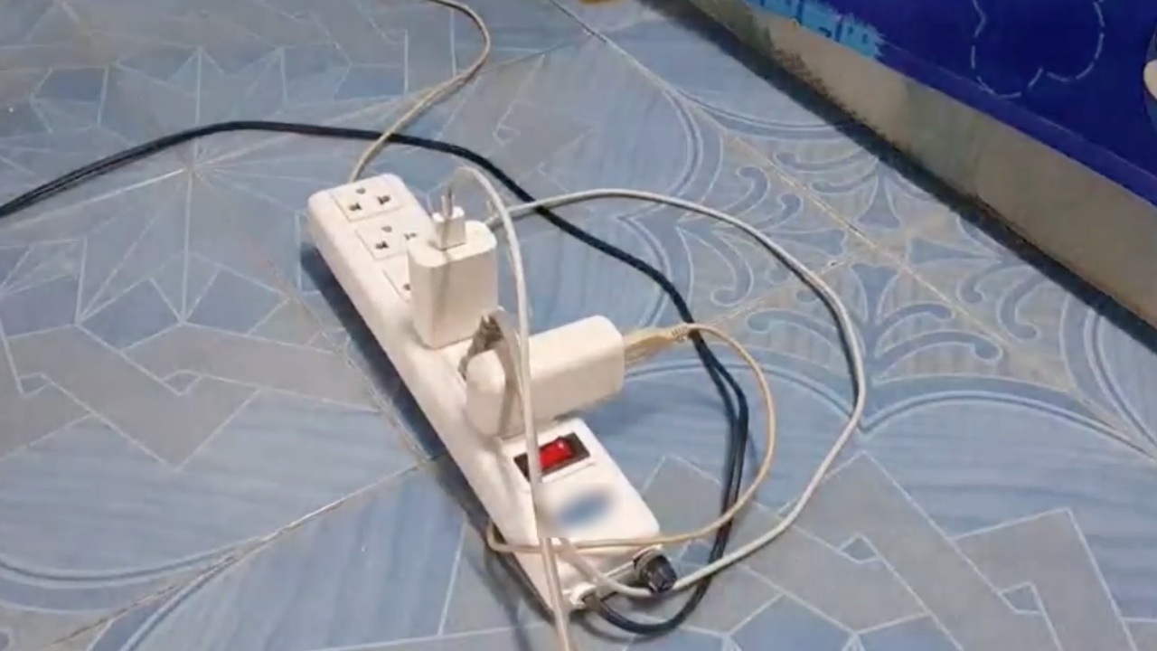 หนุ่มวัย 36 ถูกไฟช็อตดับ เหตุนอนทับสายชาร์จมือถือ คาดกระแสไฟฟ้ารั่ว