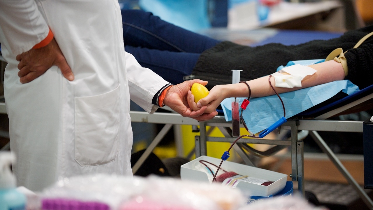 เลือดสำรองทุกหมู่ขาดแคลนหนัก ธนาคารเลือดศิริราช ชวนบริจาคช่วยผู้ป่วย