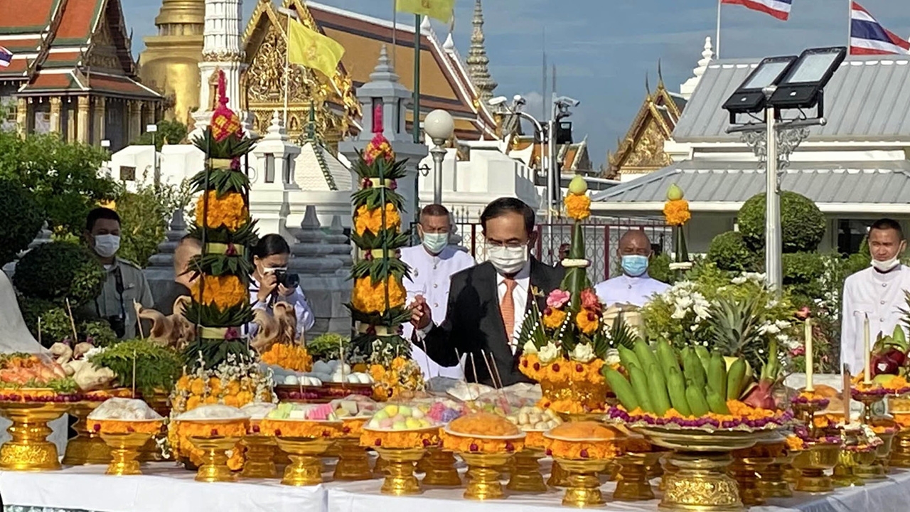 สักการะหลักเมือง