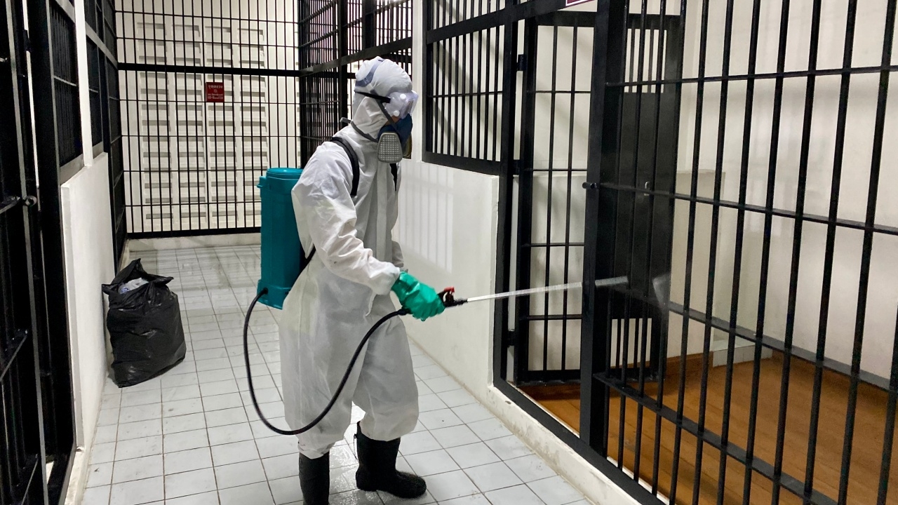 ผวาทั้งเรือนจำนนทบุรี รับฝากขังผู้ต้องหาไข้สูง 39 องศาฯ คาดติดโควิด-19