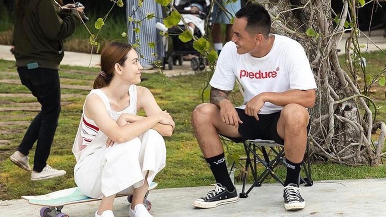 สงกรานต์ เผยโมเมนต์น่ารัก นั่งมองตา แมท แฟนคลับแห่แซวหวานจนมดไต่ 