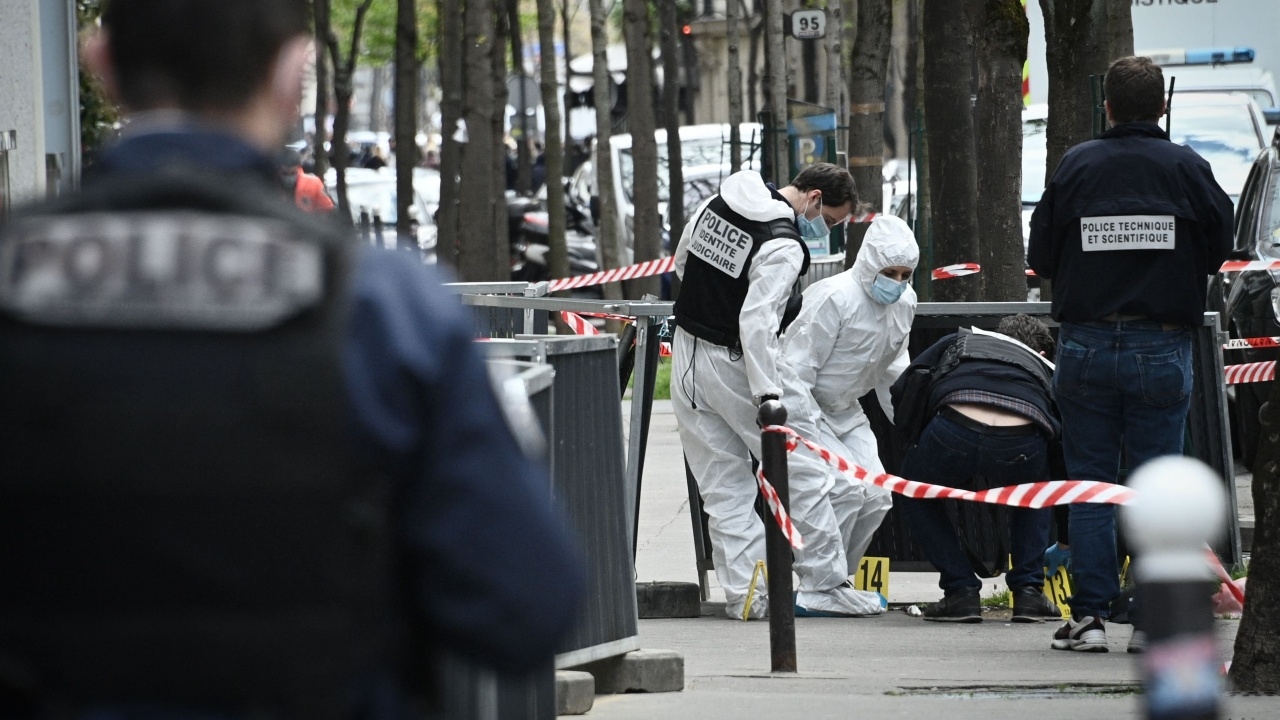 ตร.ปารีสล่าตัว มือปืนใจโหดยิงหัวเหยื่อหน้าโรงพยาบาล ตาย 1 เจ็บ 1