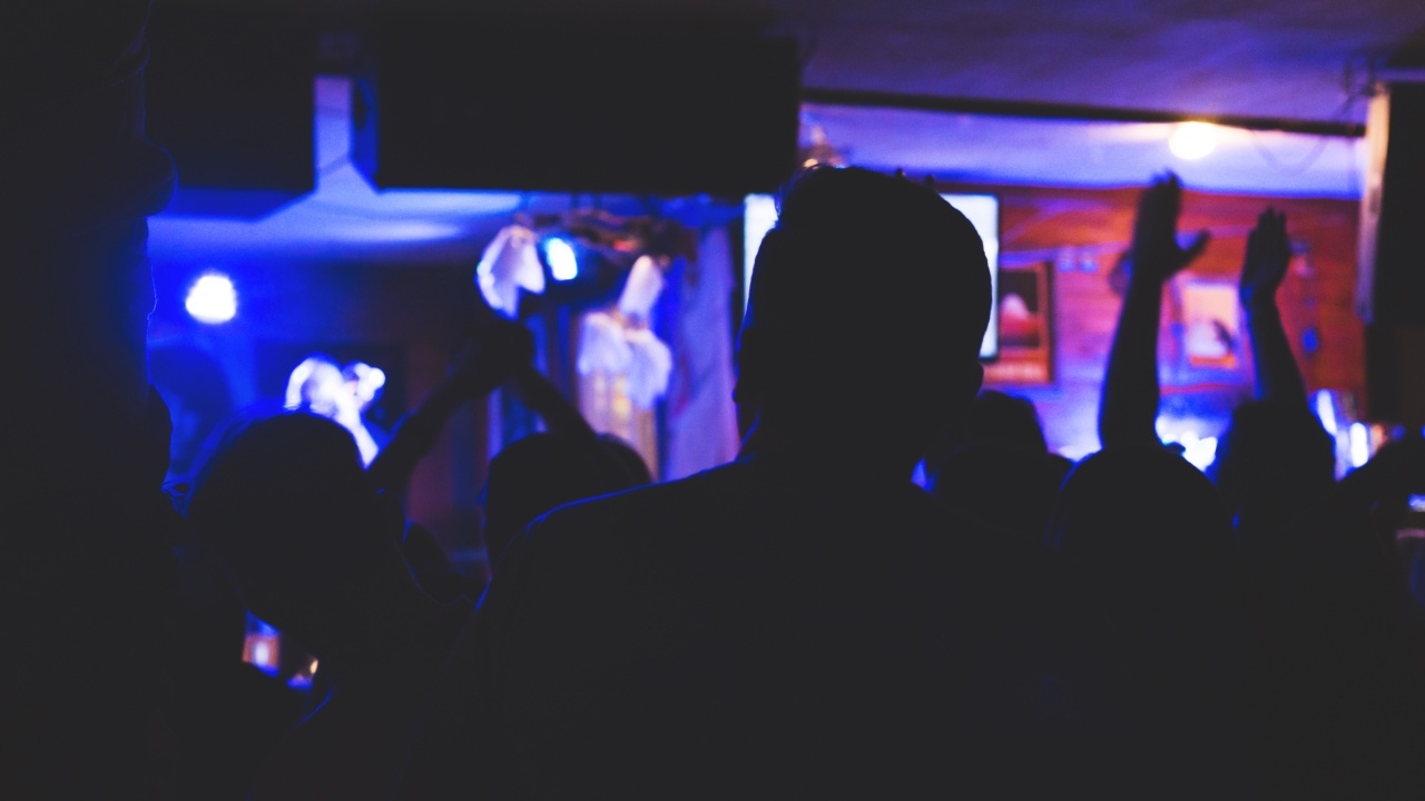 ศาลสั่งคุก 2 เดือน ไม่รอลงอาญา ผู้จัดการ krystal club-Emerald Thonglor 13