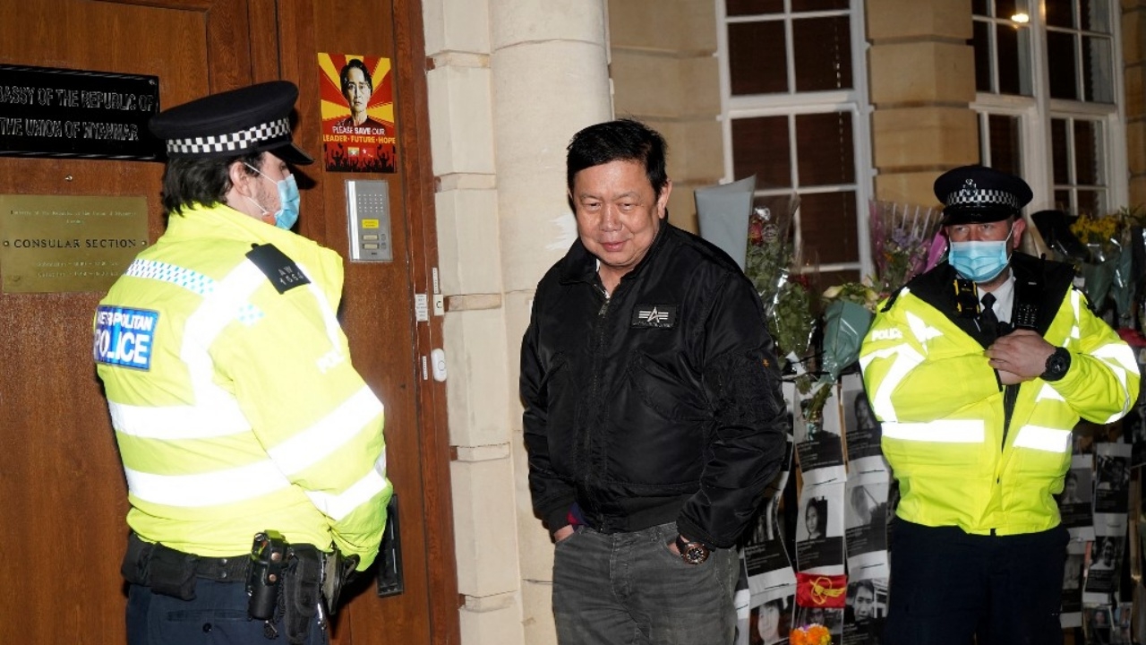 กองทัพเมียนมาเข้าคุมสถานทูตในลอนดอน สั่งจนท.ออก ล็อกประตูไม่ให้ทูตเข้าทำงาน