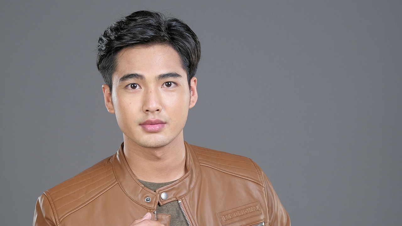 "บิว" เก๊กขรึม สวมมาดสารวัตรมือปราบ ใน "บ้านไร่สายสมร"