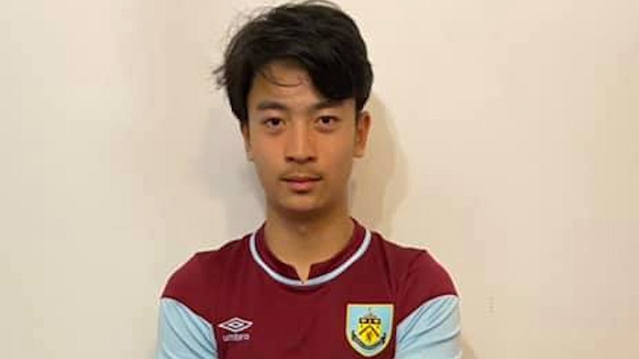 "นาธาน เจมส์" แข้งลูกครึ่งไทย-อังกฤษ โชว์สวมชุดแข่ง "เบิร์นลีย์"