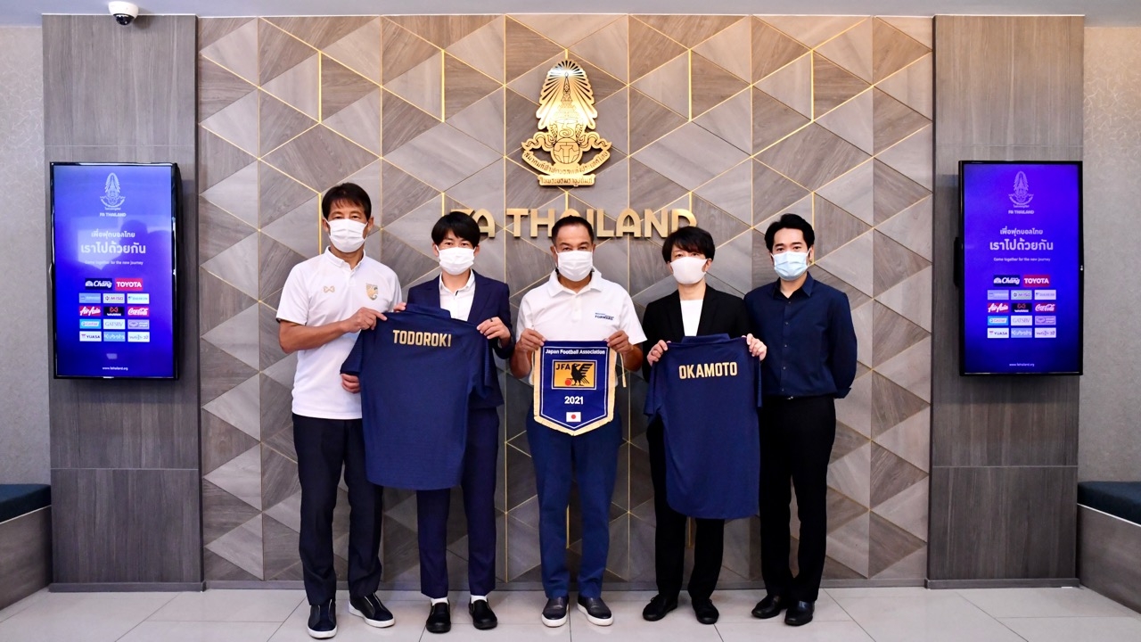 "โอกาโมโตะ-โทโดโรกิ" เข้าพบ "บิ๊กอ๊อด" ก่อนเริ่มคุม "ฟุตบอลหญิงทีมชาติไทย"