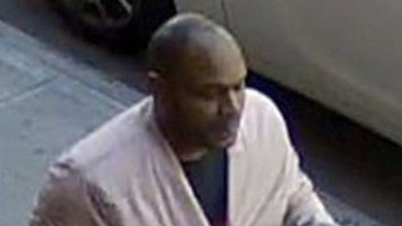 จับแล้ว ชายอเมริกันผิวดำทำร้ายหญิงเอเชีย เผยเพิ่งออกคุกคดีฆ่าแม่ตัวเอง