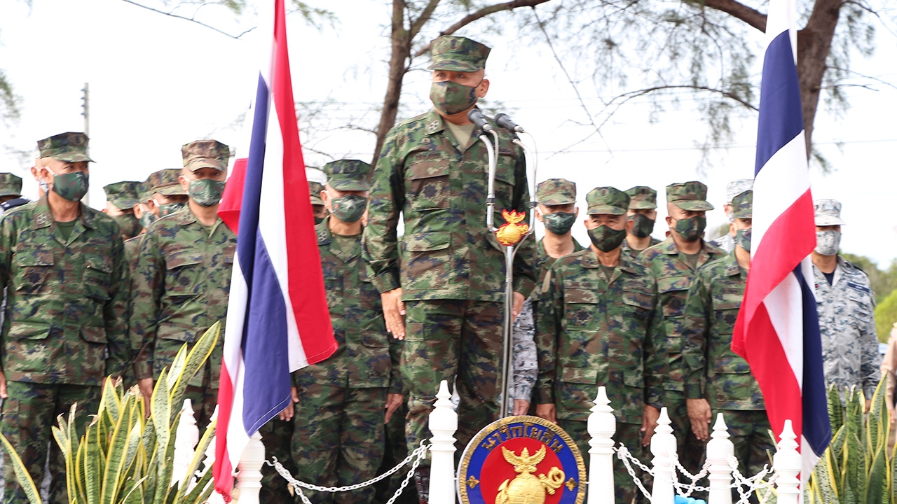 ผบ.ทร. ลุยค่ายจุฬาภรณ์ ตรวจเยี่ยมการฝึก "ยุทธการพิทักษ์ด้ามขวาน 64"