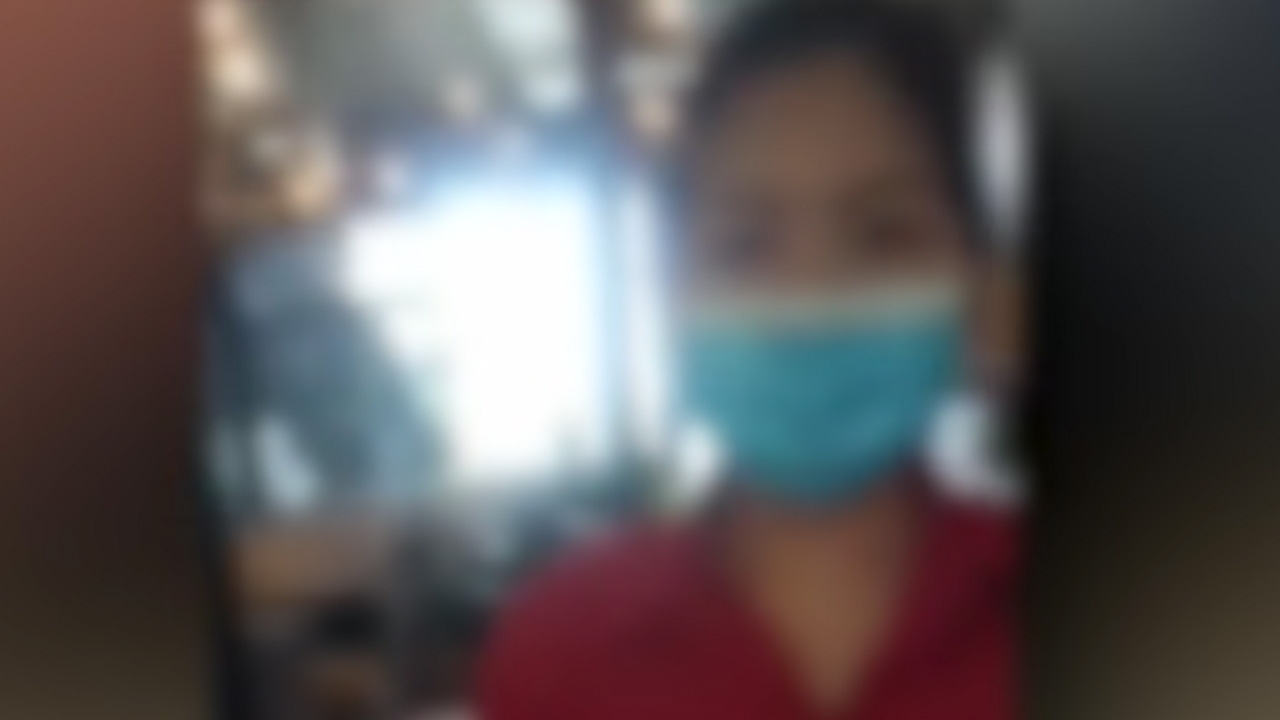 ร้านไวน์ชื่อดัง ไล่ออกพนักงาน กระชากแมสก์-ดึงหู สาวไปสมัครงาน