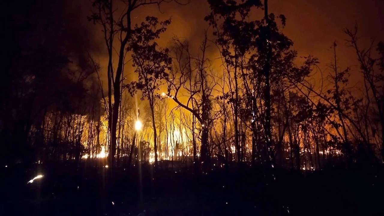 ไฟป่าโหมกระหน่ำเทือกเขาภูแลนคา เสียหายแล้วนับพันไร่