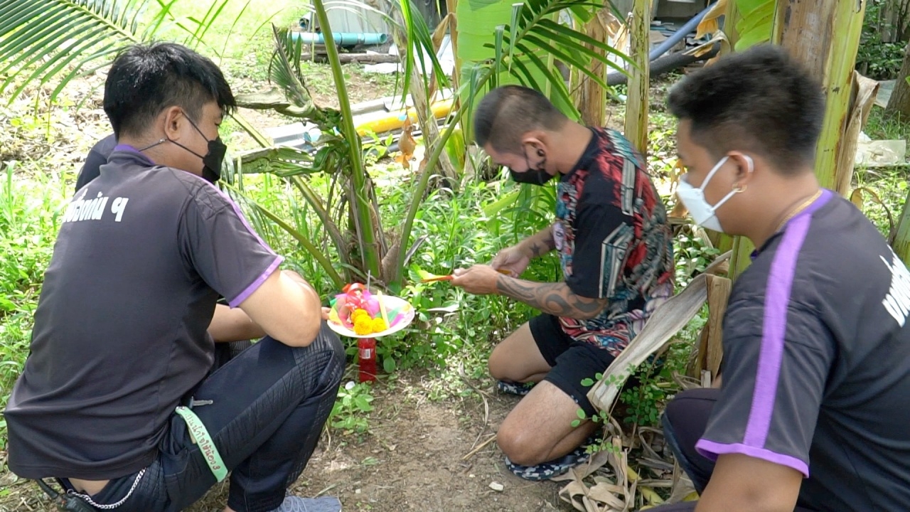 แห่ขอโชคมะพร้าวพญานาค 2 เศียร ตะลึงจุดธูปได้ "เลขเด็ด" เหมือนแม่น้ำหนึ่ง