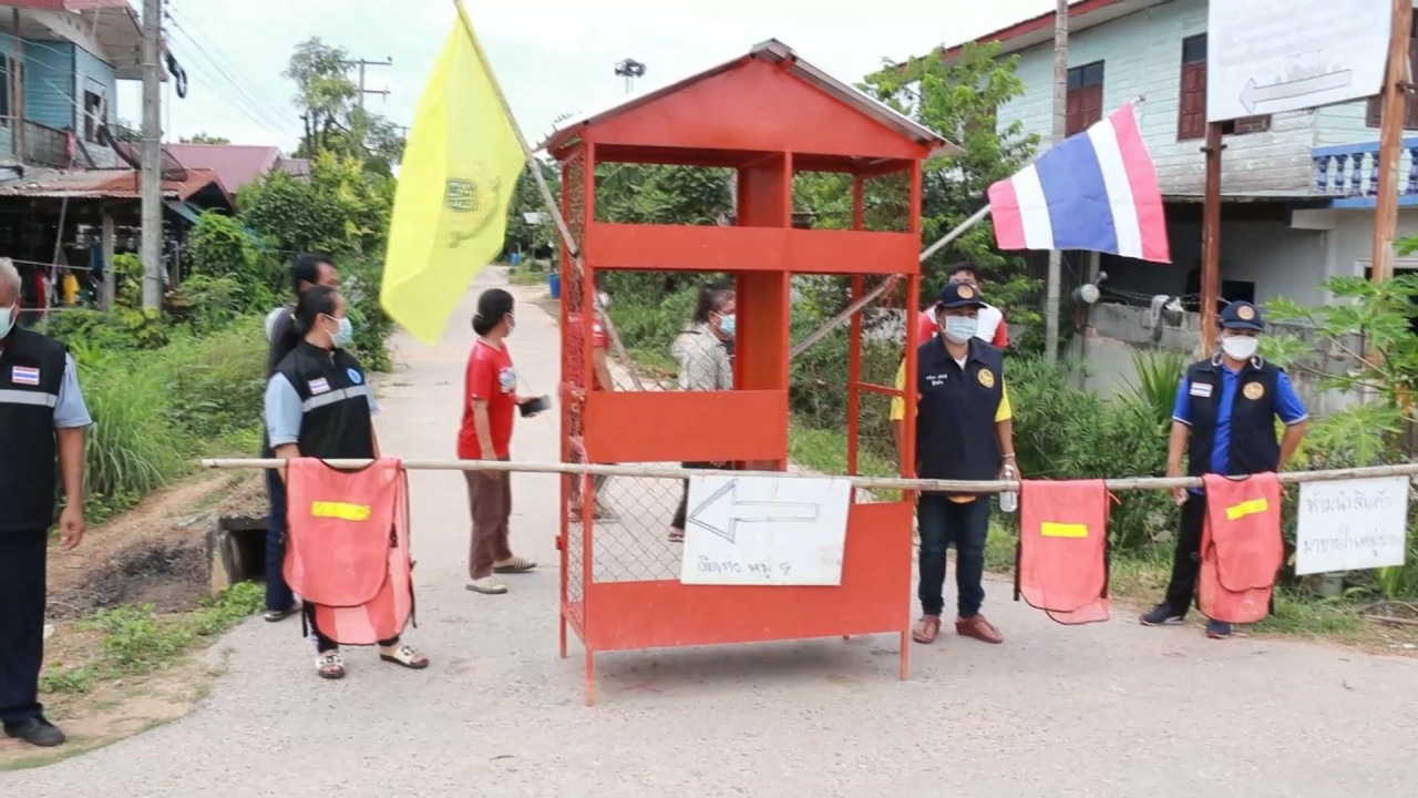 ชาวบ้านอุดรฯ 2 หมู่บ้านร่วมปิดเส้นทาง ห้ามรถเร่-คนนอกเข้า สกัดโควิดระบาด